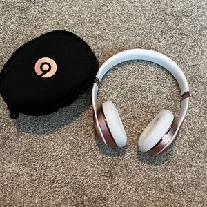 Beats Solo 3 Rose Gold Bluetooth Headphones